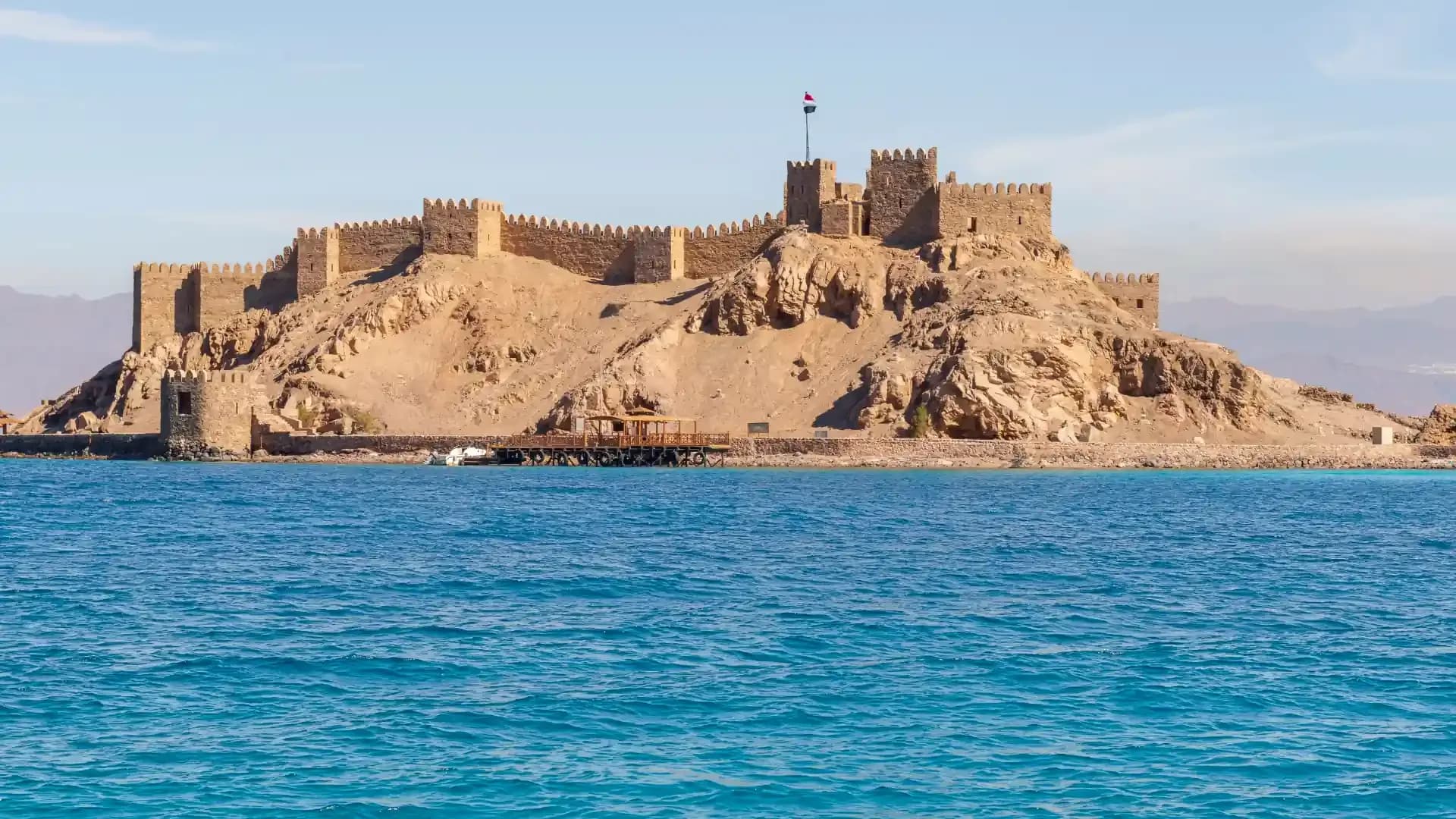قلعة صلاح الدين على جزيرة فرعون في خليج العقبة قرب طابا